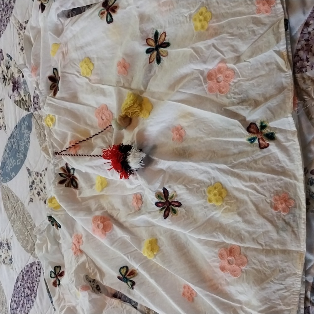 1.4.3 Story by Line Up white floral top. Size medium